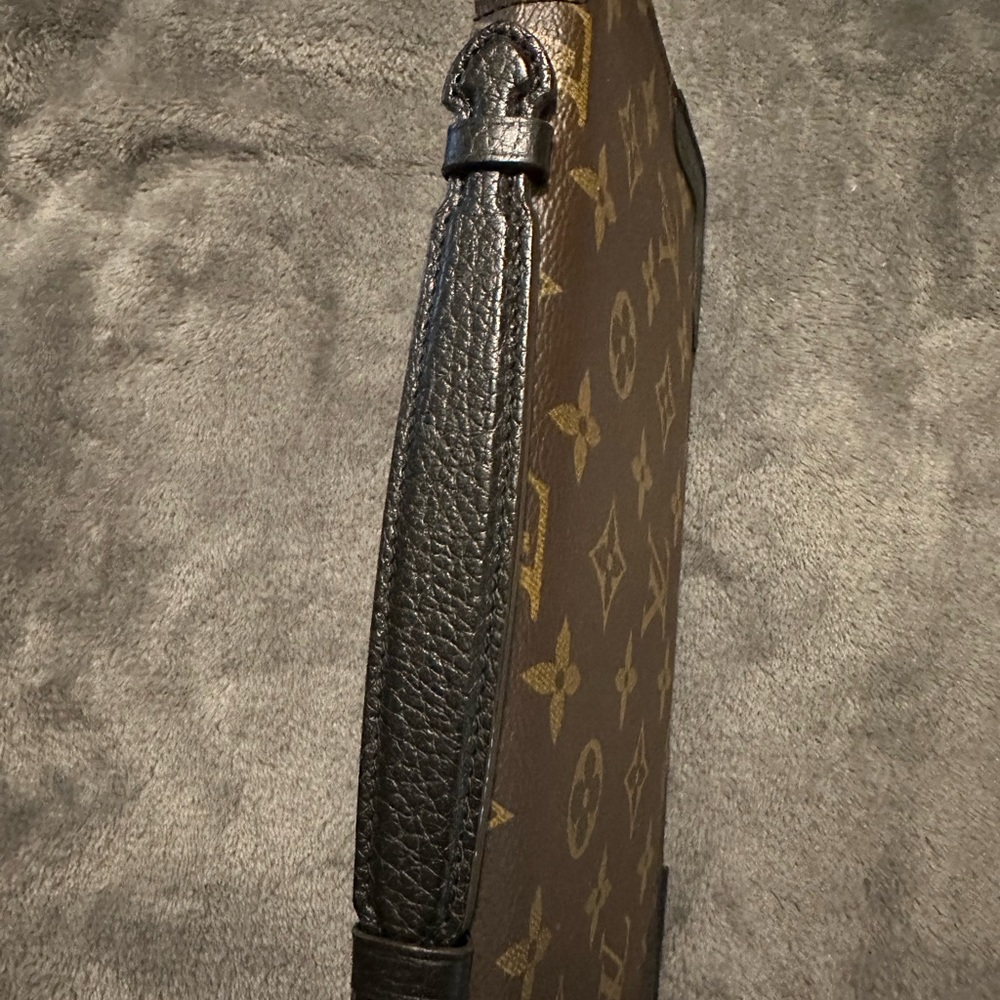 Louis Vuitton Monogram Daily Organizer in Noir - Picture 12 of 12